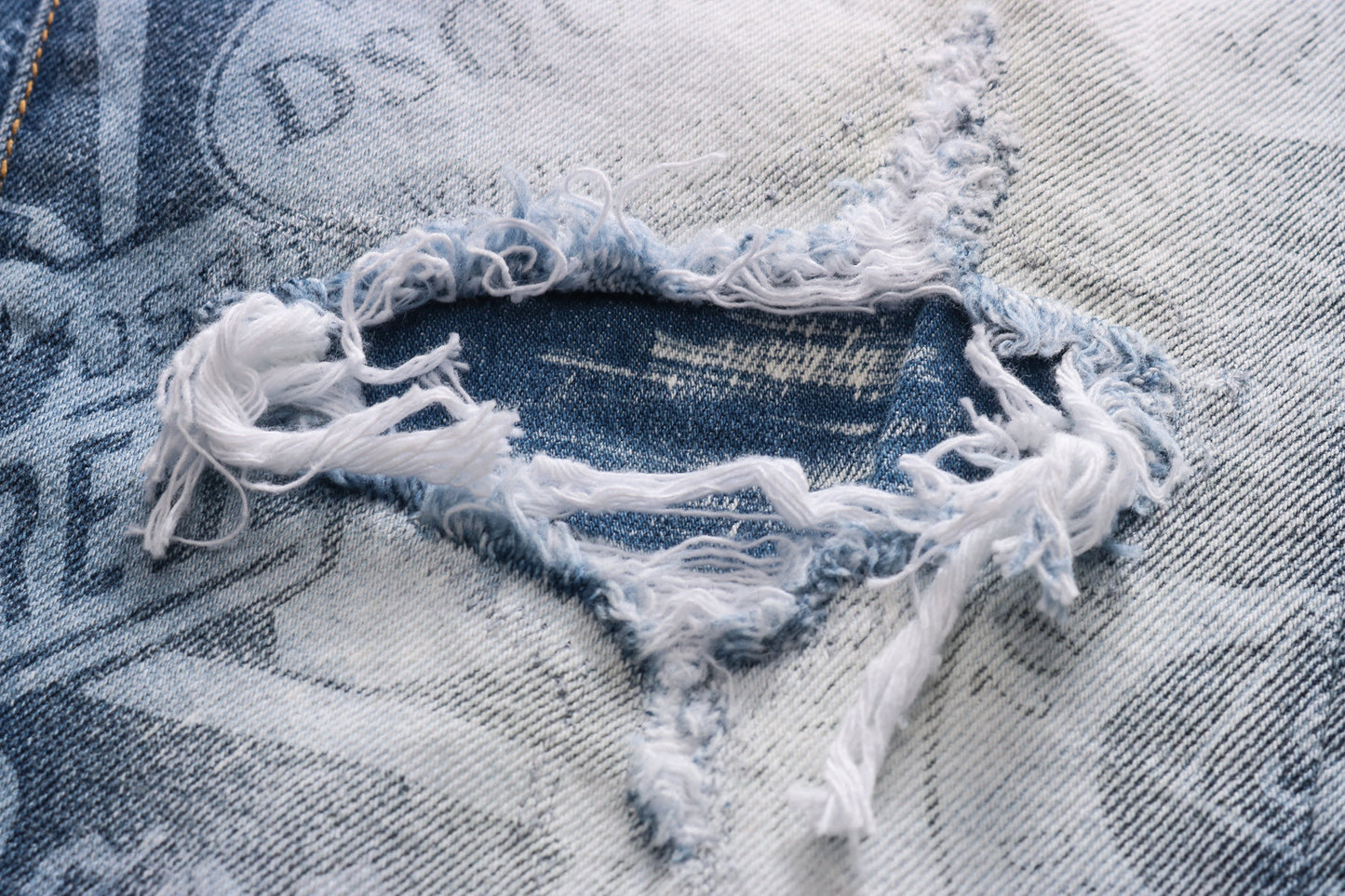 SOLA-DSQ2 New Man Hole Jeans