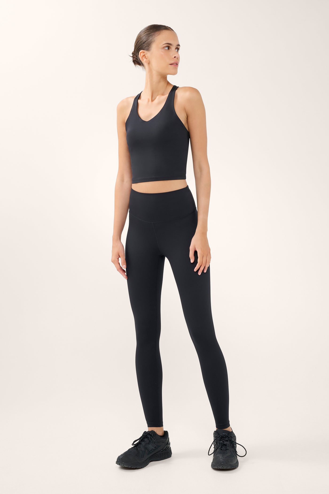 ESSENTIAL LONGLINE CROP TANK BLACK