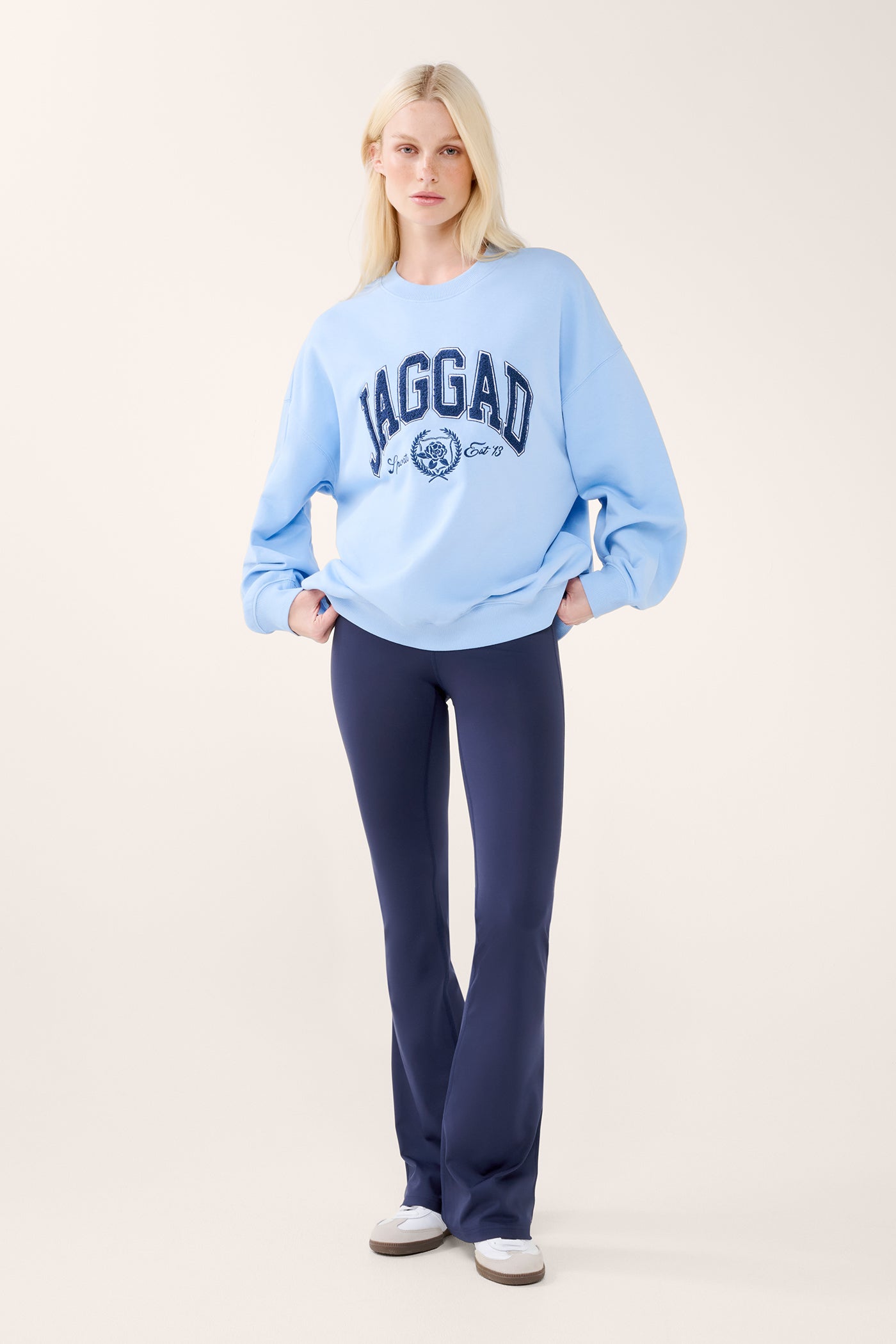 CHELSEA STUDIO SWEATER BLUEBELL