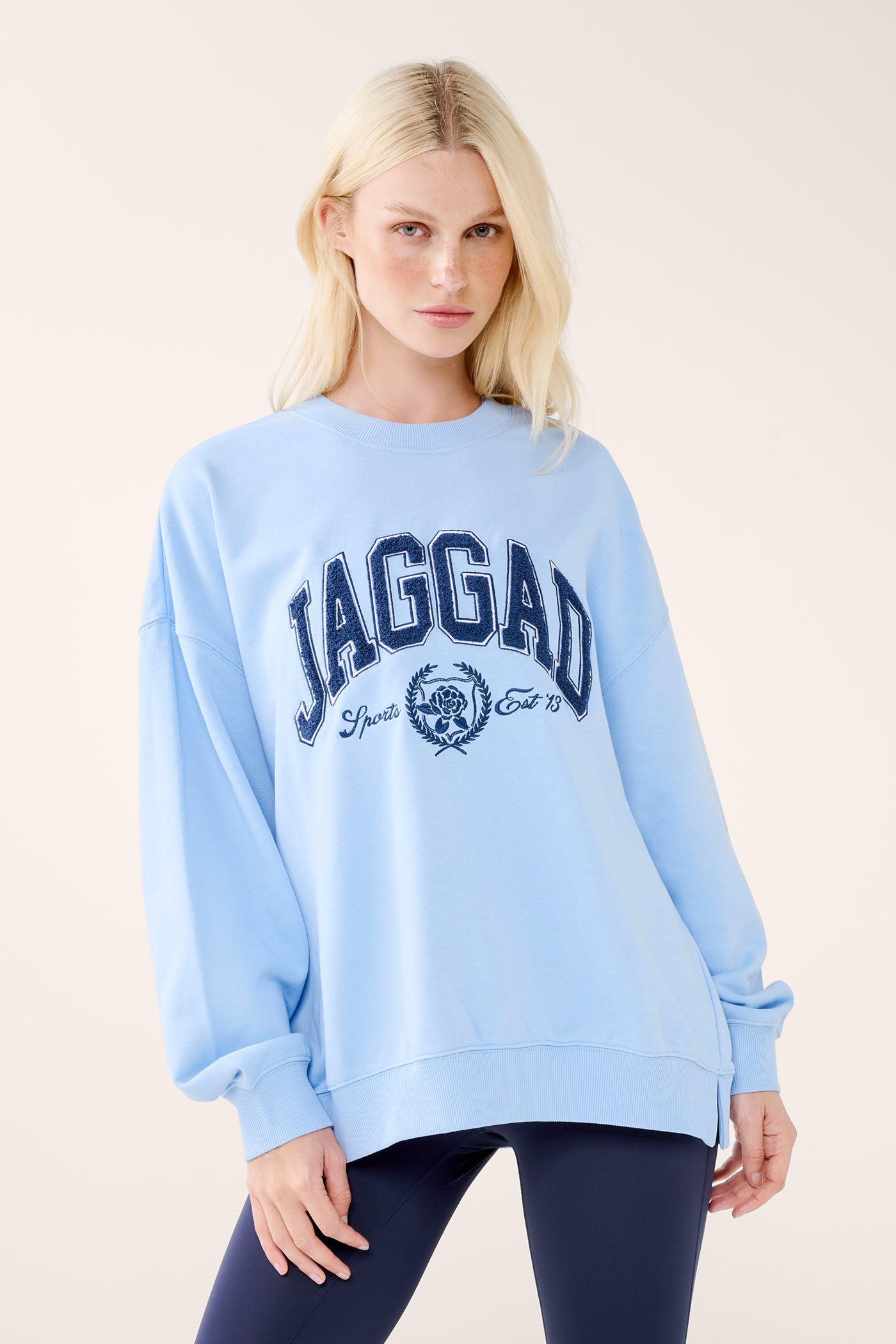 CHELSEA STUDIO SWEATER BLUEBELL