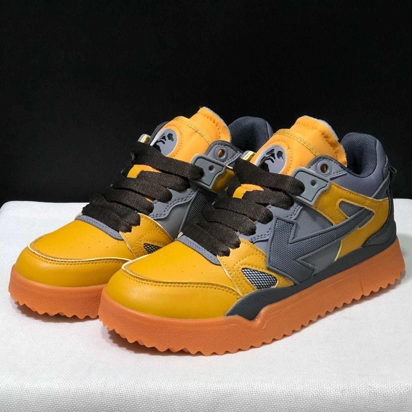 OFF-Whlte Arrow Logo Leather Sneakers #39